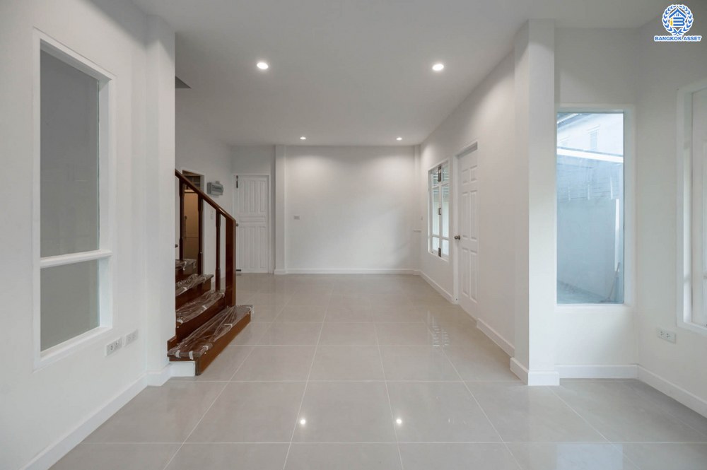 บ้านมือสองตกแต่งใหม่ โครงการ ดรีมเพลส สวนผัก ทาวน์เฮ้าส์หลังมุมพื้นที่กว้าง 28.5 ตร.ว. ฟังก์ชัน 3 ห้องนอน 2 ห้องน้ำ สิ่งอำนวยความสะดวกครบครัน พร้อมตอบโจทย์ทุกการเข้าอยู่ บนทำเลที่เชื่อมต่อหลายเส้นทาง ถนนราชพฤกษ์, พระราม5 และบรมราชชนนี ใกล้ทางด่วน "ศรีรัช"